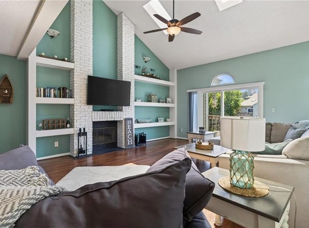457 E Lake Circle, Chesapeake, VA 23322