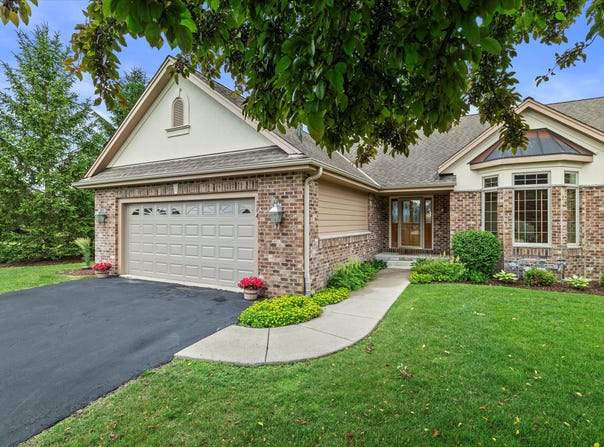 314 Eagles Cove Cir, North Prairie, WI 53153