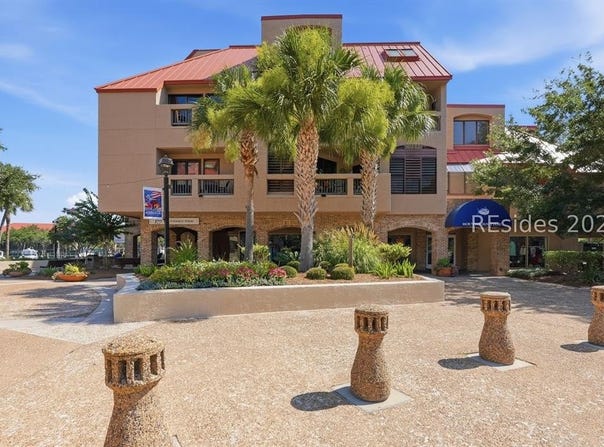 17 Harbourside Lane, Hilton Head Island, SC 29928