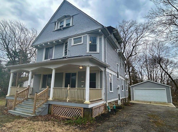 18112 Chagrin Boulevard, Shaker Heights, OH 44122