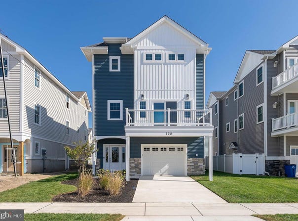 135 WALNUT AVENUE, NORTH WILDWOOD, NJ 08260