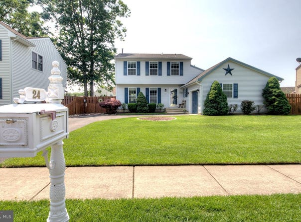 24 BREARLY DRIVE, SICKLERVILLE, NJ 08081