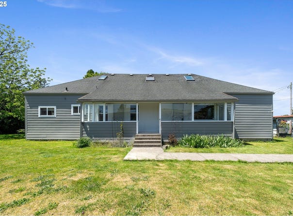 1209 6TH ST, Tillamook, OR 97141