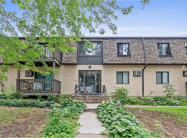 1207 Hewitt Avenue, Saint Paul, MN 55104