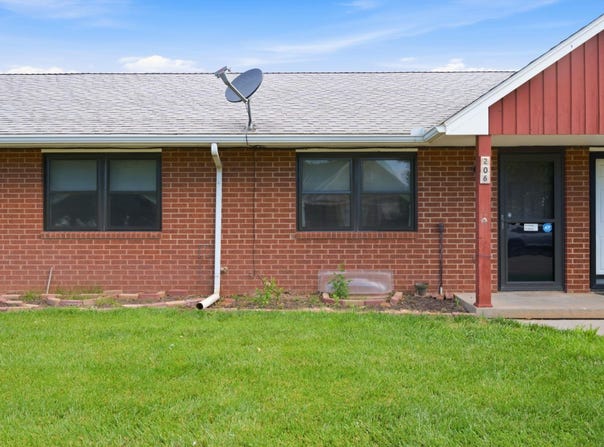206 E 1st Ave, Cheney, KS 67025