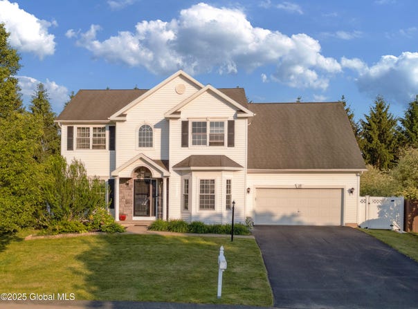 10 Sequoia Drive, East Greenbush, NY 12144