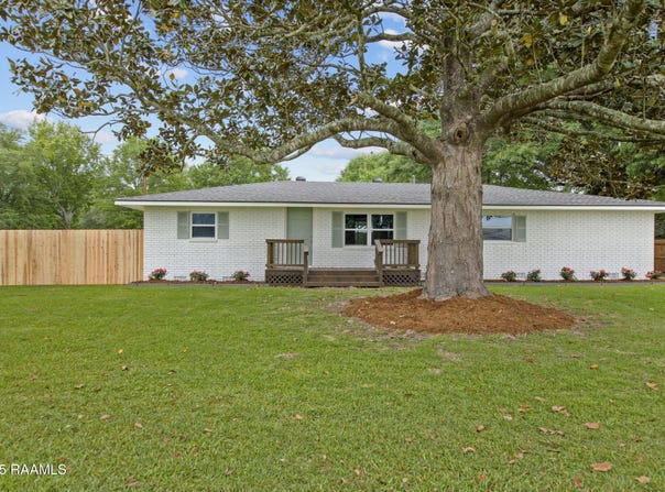 1013 Young Street, Broussard, LA 70518