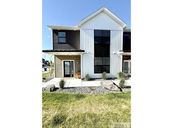 299 Hummingbird Way, Sugar City, ID 83448