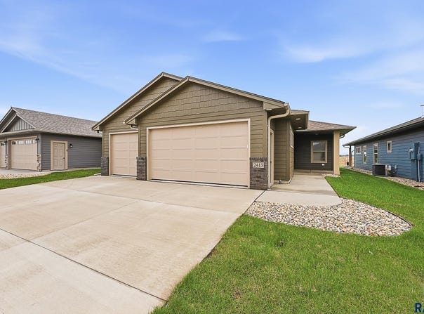 2413 E Brek St, Brandon, SD 57005