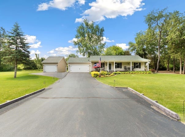 405 Saint Francis, DIXON, IL 61021