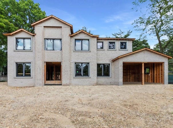 97 Parkway Drive, Roslyn Heights, NY 11577