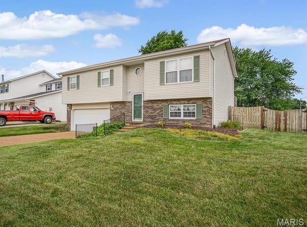 1 Wild Horse Court, Troy, IL 62294