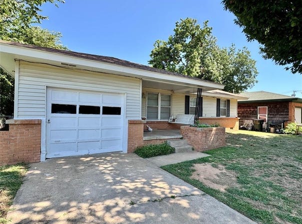 2116 W Minnesota Avenue, Chickasha, OK 73018