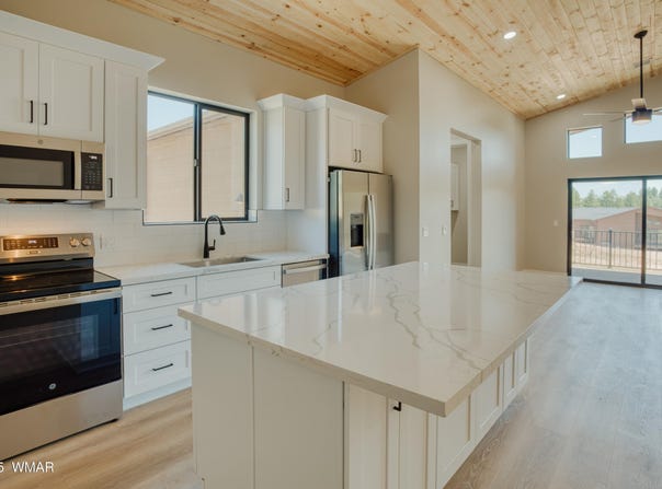4690 West Tatanka Loop, Show Low, AZ 85901