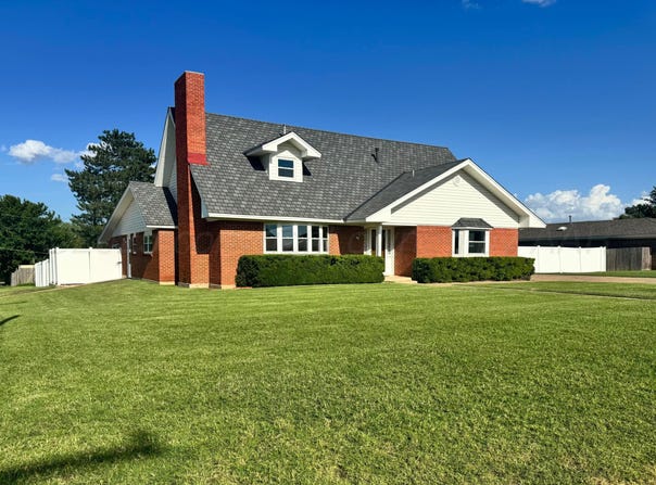 1001 S Sweetwater Street, Wheeler, TX 79096