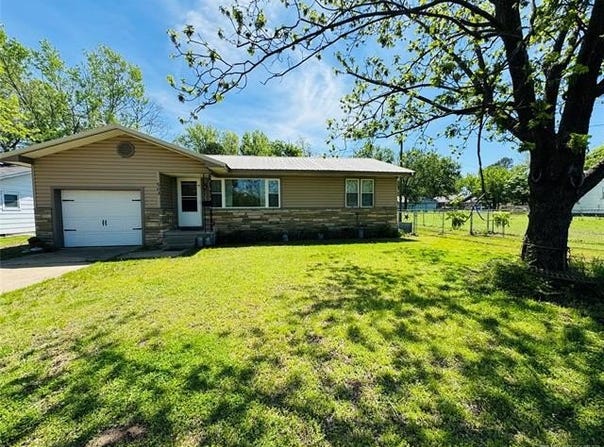 503 NW 2nd Street, Checotah, OK 74426