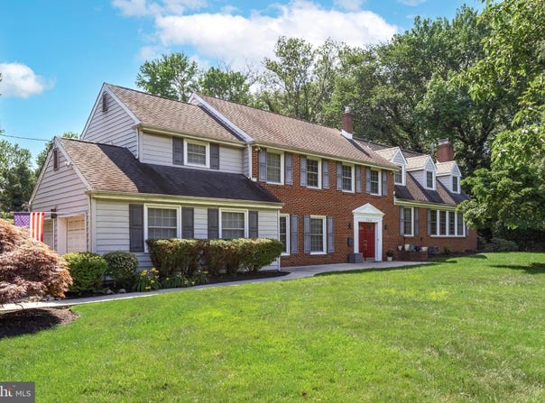 744 SIGNAL LIGHT ROAD, MOORESTOWN, NJ 08057