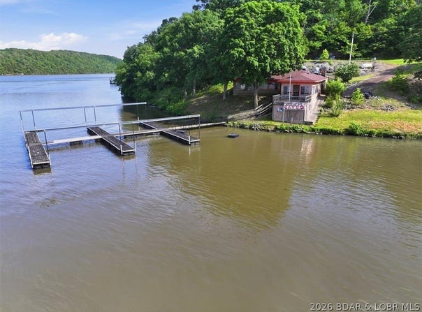 1077 Duncan Drive, Edwards, MO 65326