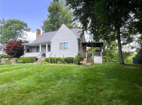 222 W Shaffer Rd, Center Twp, PA 15001