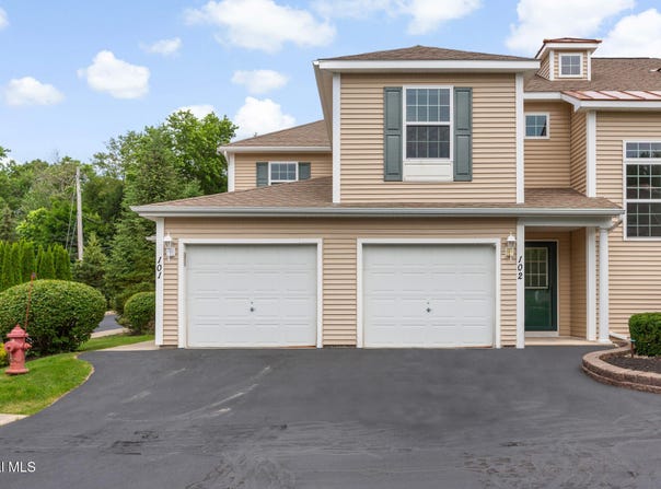 102 Royale Court, North Greenbush, NY 12180
