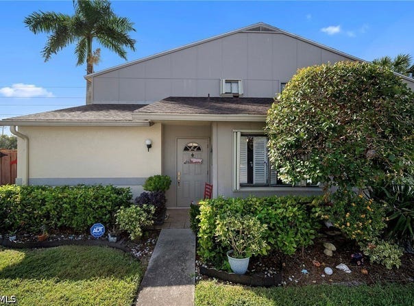 5272 Cedarbend Drive, Fort Myers, FL 33919