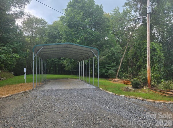 128 Triangle Road, Tuckasegee, NC 28783