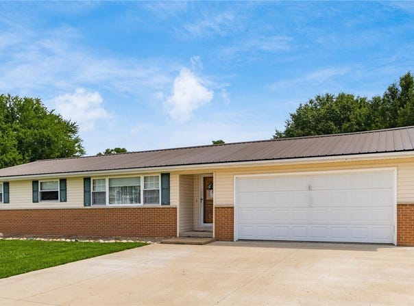 2854 Mcfarland Drive, Zanesville, OH 43701