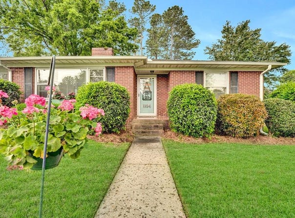 1104 Jefferson St, Greenwood, SC 29646