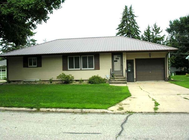 415 Pine Street, Osage, IA 50461