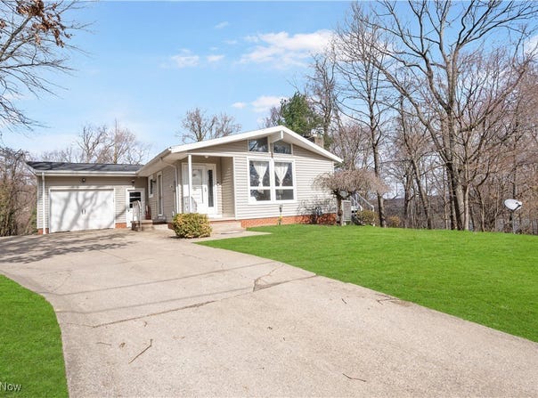 70 Iroquois Trail, Malvern, OH 44644