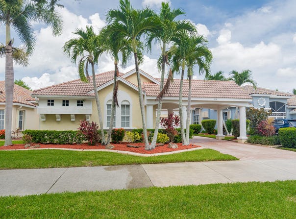618 SW Lake Charles Circle, Port Saint Lucie, FL 34986
