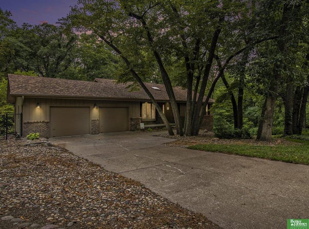 20404 Meadow Ridge Drive, Springfield, NE 68059