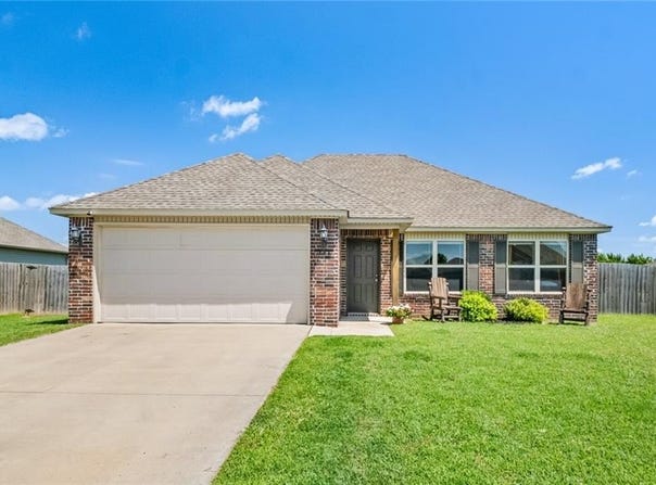 992 Maddy  ST, Elkins, AR 72727