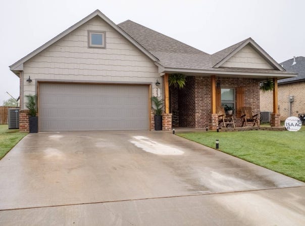 212 NW Sandstone Ave, Cache, OK 73527