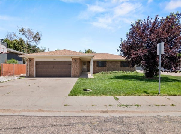 200 Dickinson Street, Lakin, KS 67860