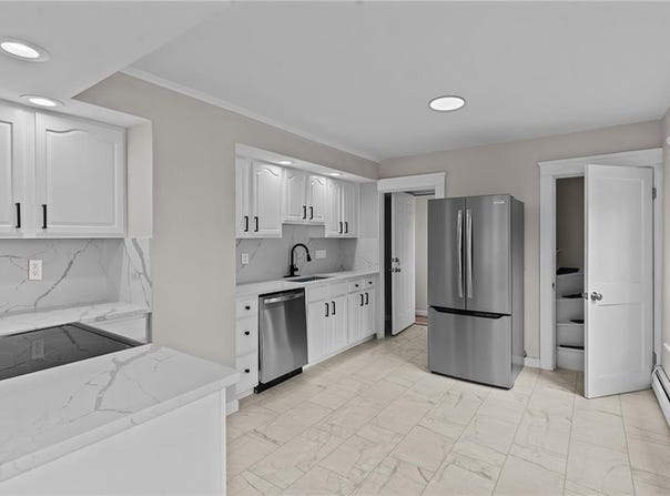 9 Lookout Avenue, North Providence, RI 02911