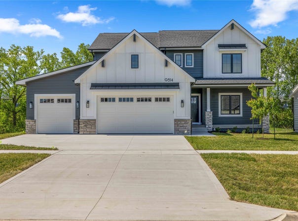 9814 Watermeadow Circle, Johnston, IA 50131