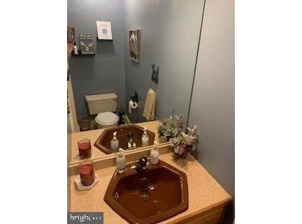 33 ELEVATOR, LAKE HARMONY, PA 18624