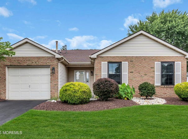 32 Peasley Drive, Marlboro, NJ 07746