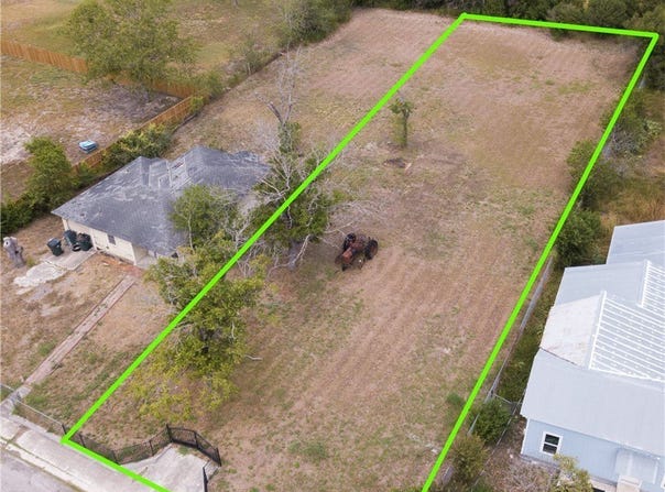 W Seideman Street lot: 7, Seguin, TX 78155