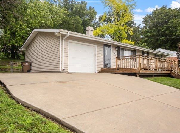 4664 Parkridge Avenue, Pleasant Hill, IA 50327