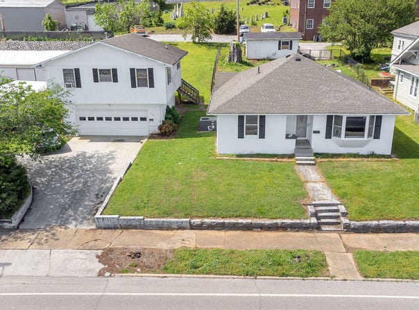 303 & 305 W Broadway St, Lenoir City, TN 37771
