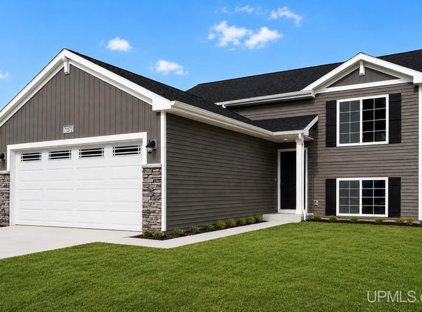 2107 28th Avenue, Menominee, MI 49858