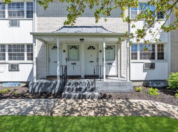 4410 Wilshire Lane, Oakdale, NY 11769