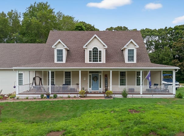 25 Comstock Trail, East Hampton, CT 06424