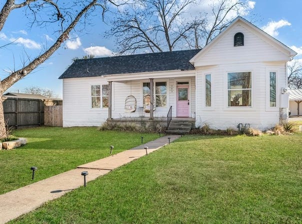 703 Highway St, Fredericksburg, TX 78624