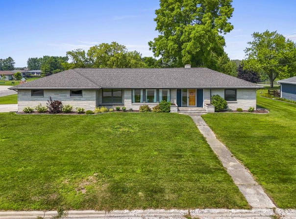 325 W GREENFIELD Avenue, ALGOMA, WI 54201