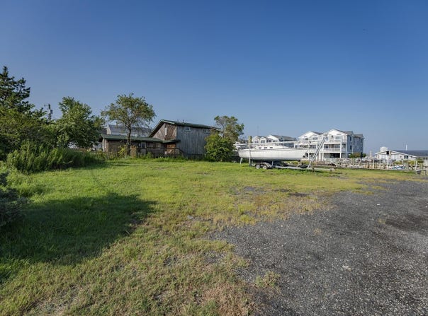 2 Point Dr, Somers Point, NJ 08244