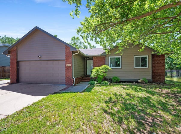 1833 N Shefford Cir, Wichita, KS 67212