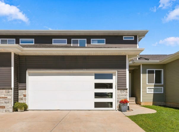 1115 Loren Drive, Cedar Falls, IA 50613